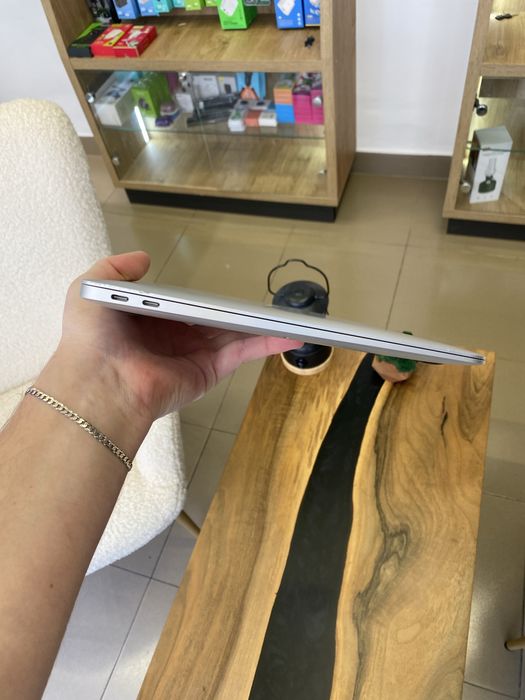 Ноутбук Apple MacBook Air 13" i3/8/256GB Silver (MWTK2) 2020