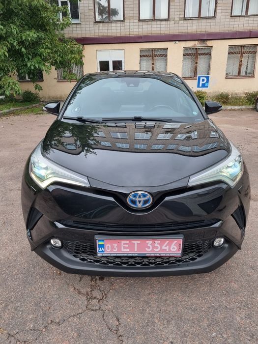 Toyota C-HR 2019 гибрид
