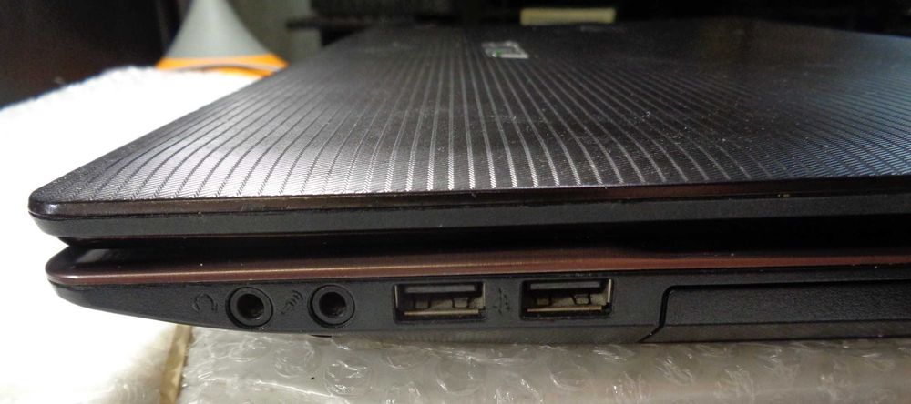 Tani laptop do codziennego użytku – ASUS X53S z Windows 10, SSD 256GB