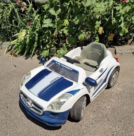 Машина детская на аккумуляторе/ Дитячий автомобіль на аккумуляторі