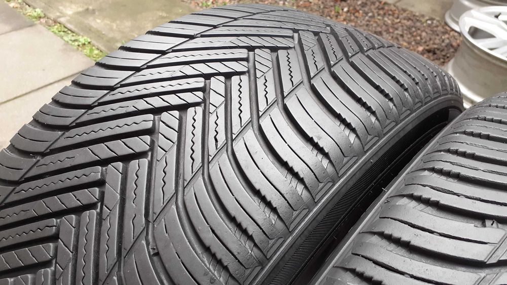 Opony całoroczne 235 45 R18 Hankook Kinergy 4s 7mm 2szt Montaż
