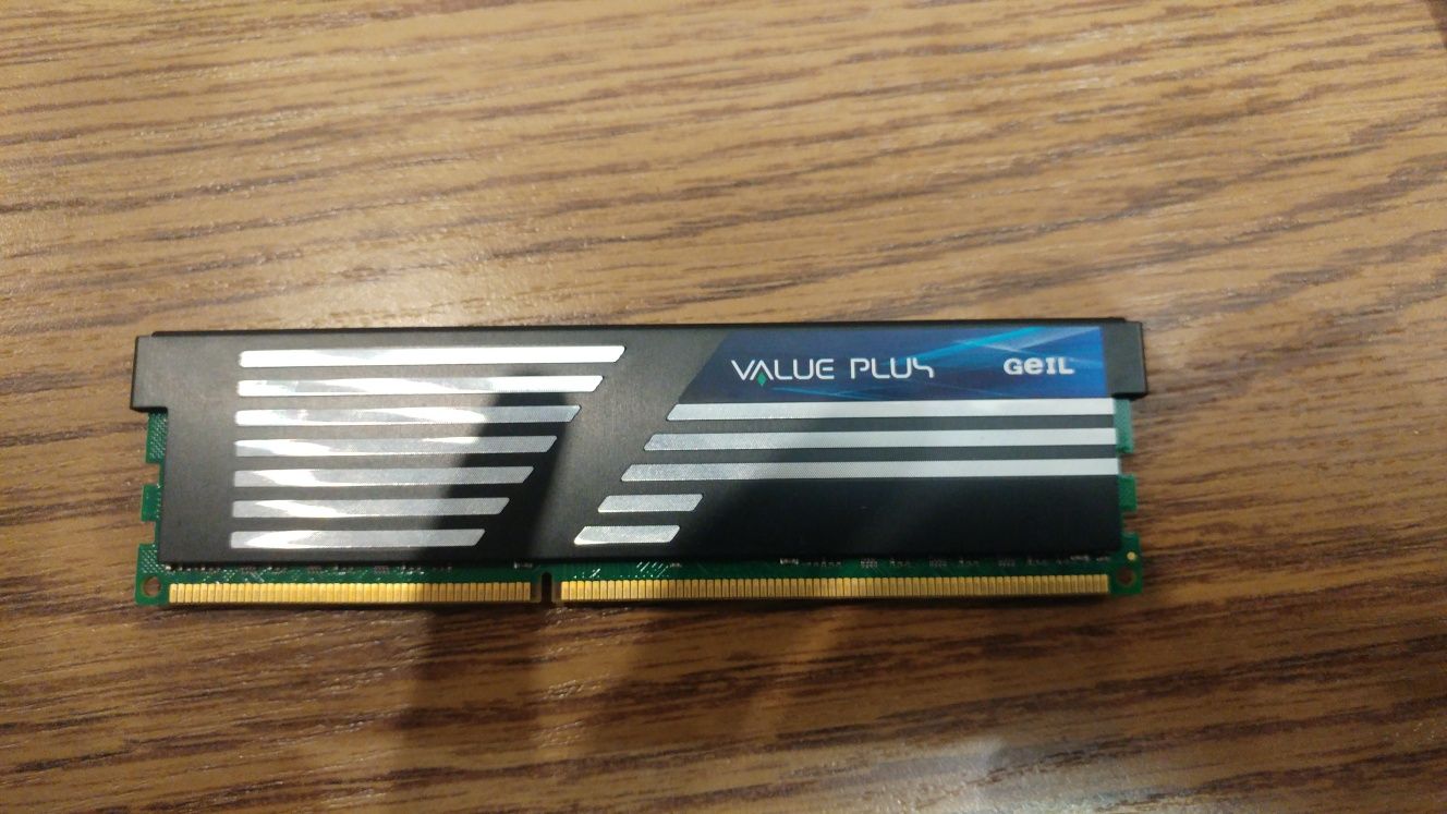 Pamięć RAM GeiL Value Plus DDR3 4 GB 1333 MHz CL9 GWP34GB1333C9SC