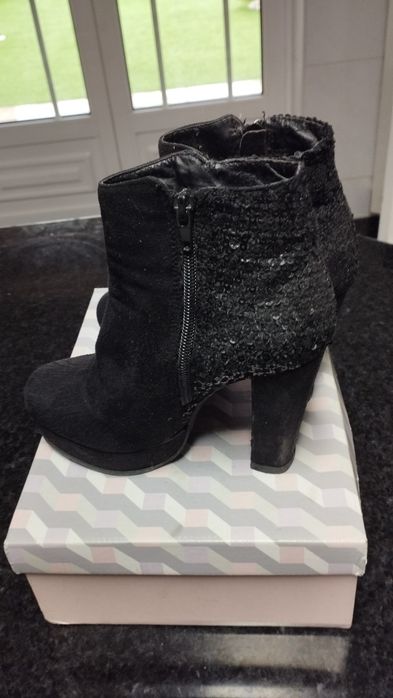 Botim tam 35, com tacão e compensação