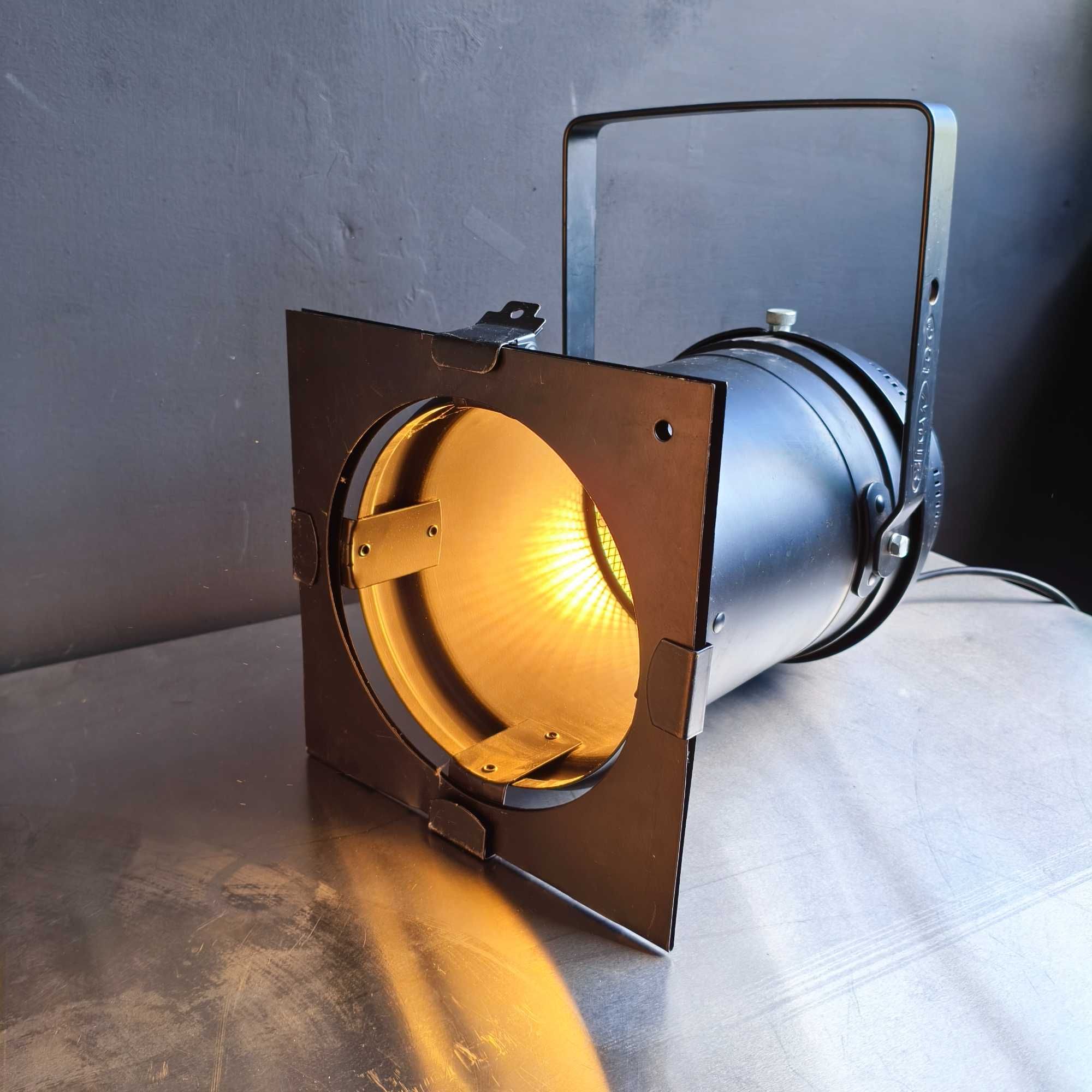 Relfektor PAR64 Showtec z lustrem - 1 sztuk / 10 sztuk