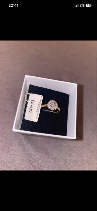 Pierscionek zareczynowy z diamentem apart