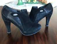 Botins pretos camurça