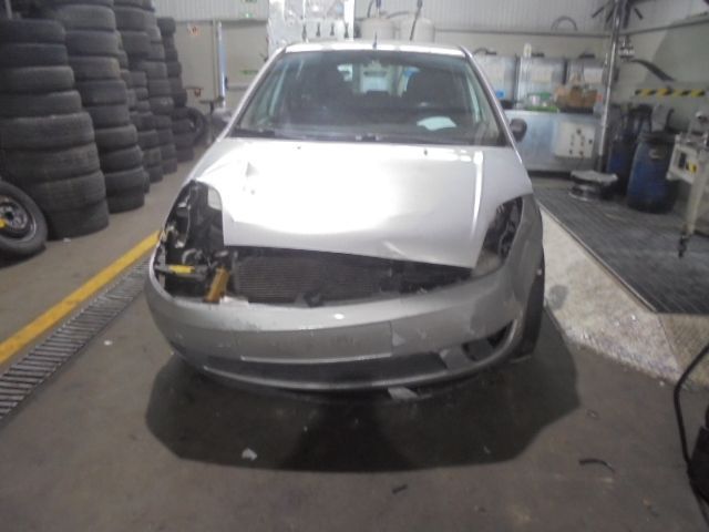 Carro MOT: FUJA FORD FIESTA 5 2003 1.25 75CV 5P CINZA GASOLINA