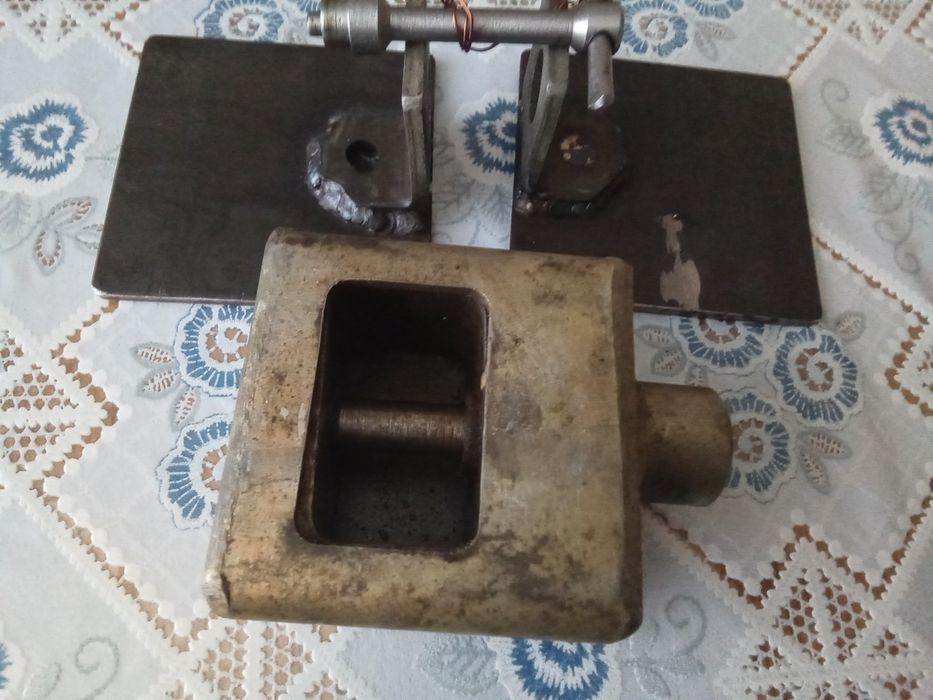 Замок гаражный , навесной замок.