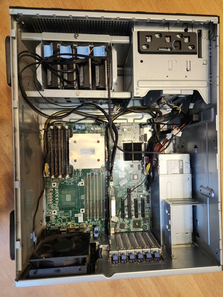 Serwer Dell T320 4x 300GB SAS 15000rpm 4x 2GB Ram Xeon E5 2420 1.9