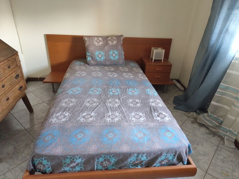 Conjunto cama, móvel e prateleira