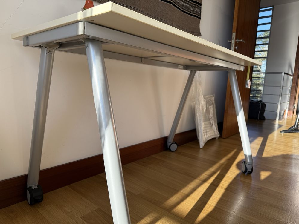 Secretária ikea com rodas