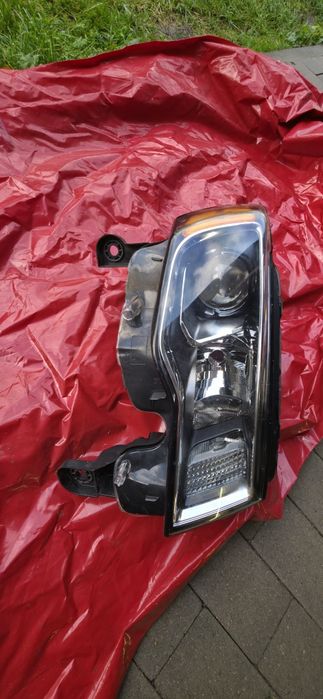 Jeep grand cherokee wk2 lampa przednia prawa