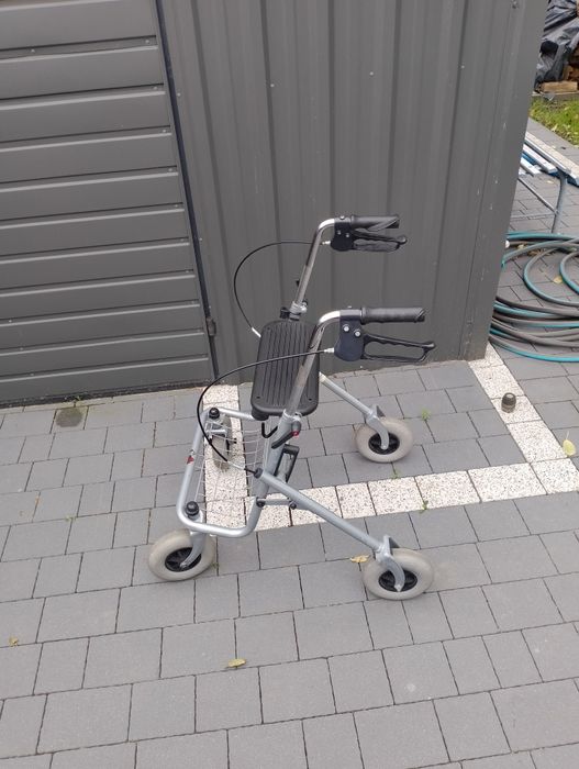 Sprzedam balkonik rehabilitacyjny.