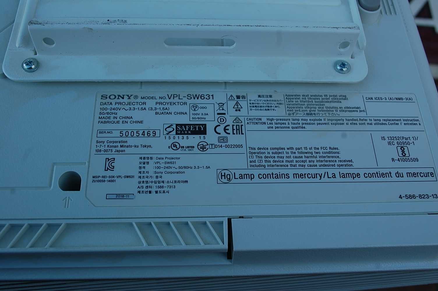 Projektor Sony VPL-SW631 ultrakrótkoogniskowy + Pilot