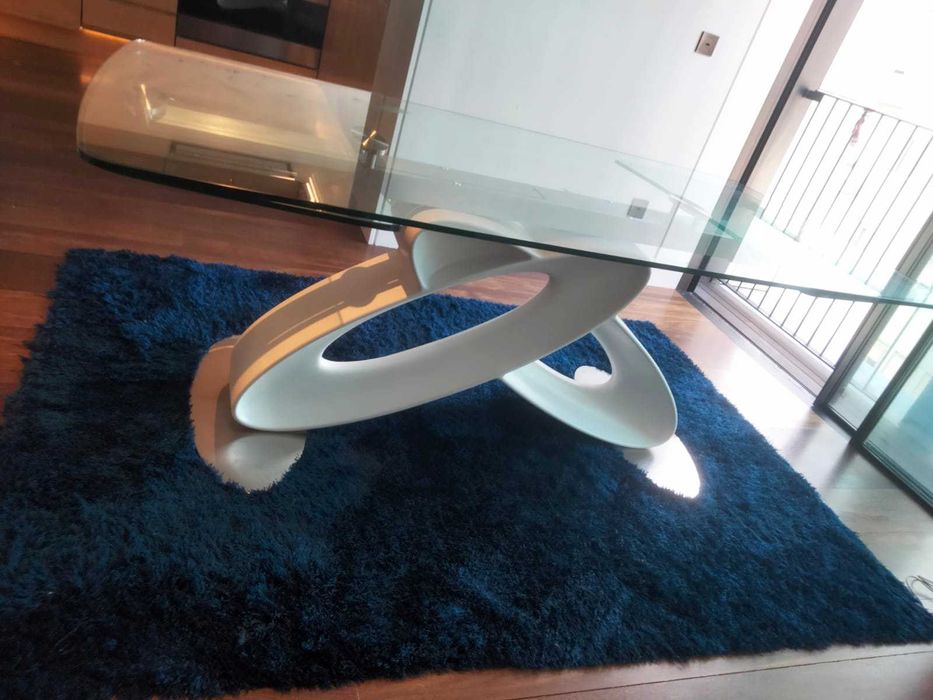 Mesa de Jantar - Tampo em Vidro Temperado - Base Escultural