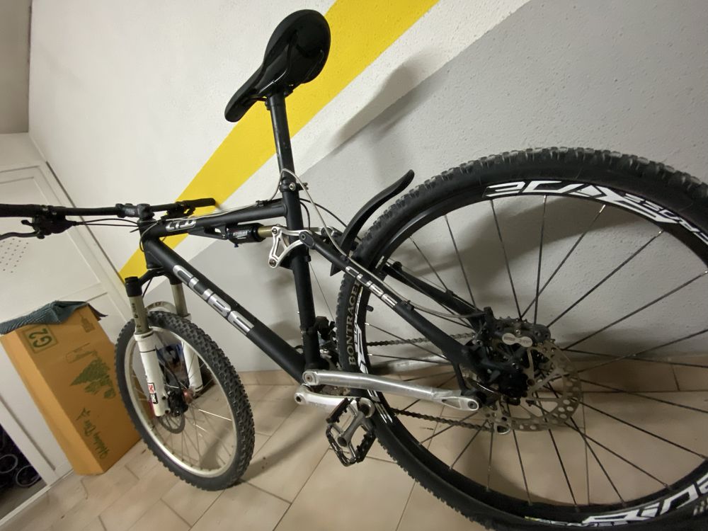 Bicicleta cube suspensão total roda 26 M