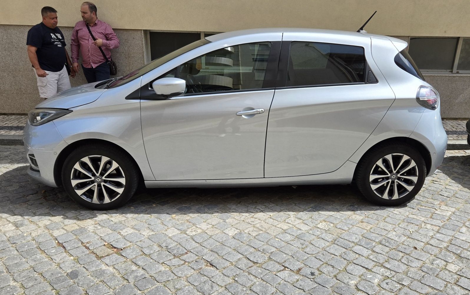 Renault ZOE Intense 50kWh – 2021 | 100% Elétrico [Bateriz Própria]
Ex
