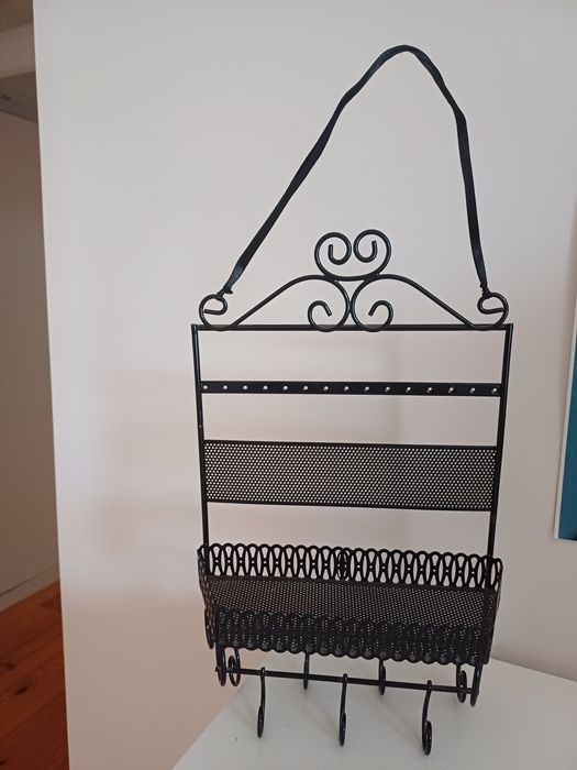 Porta-jóias metálico preto