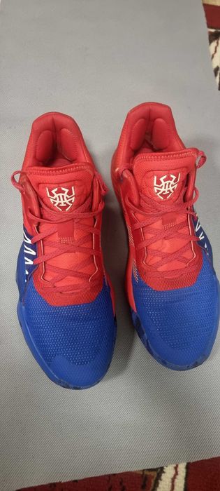 Кроссовки adidas issue 1. Розмер 49,5. Стелька 32 см. Баскетбол