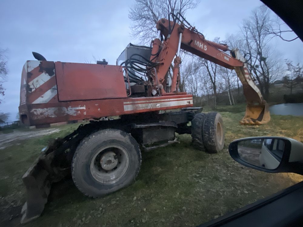 Ескаватор в доброму стані