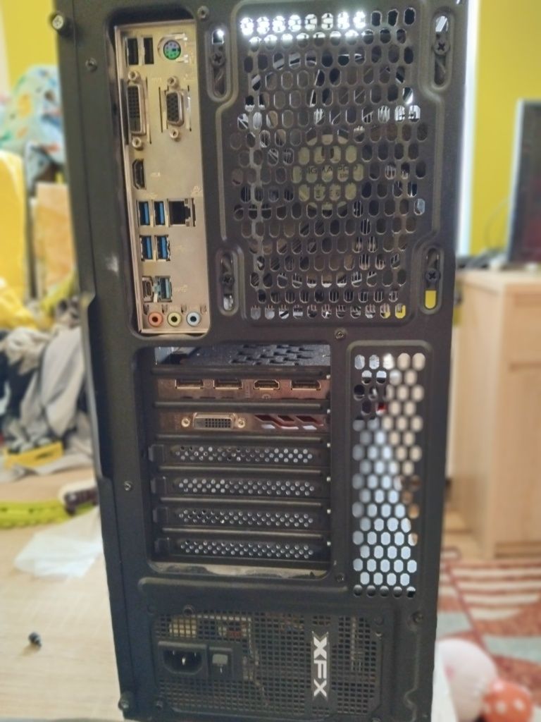 Komputer gamingowy  l5 8600k  GTX 1080