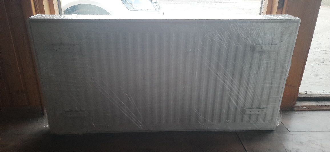 Металевий радіатор,батарея Delonghi