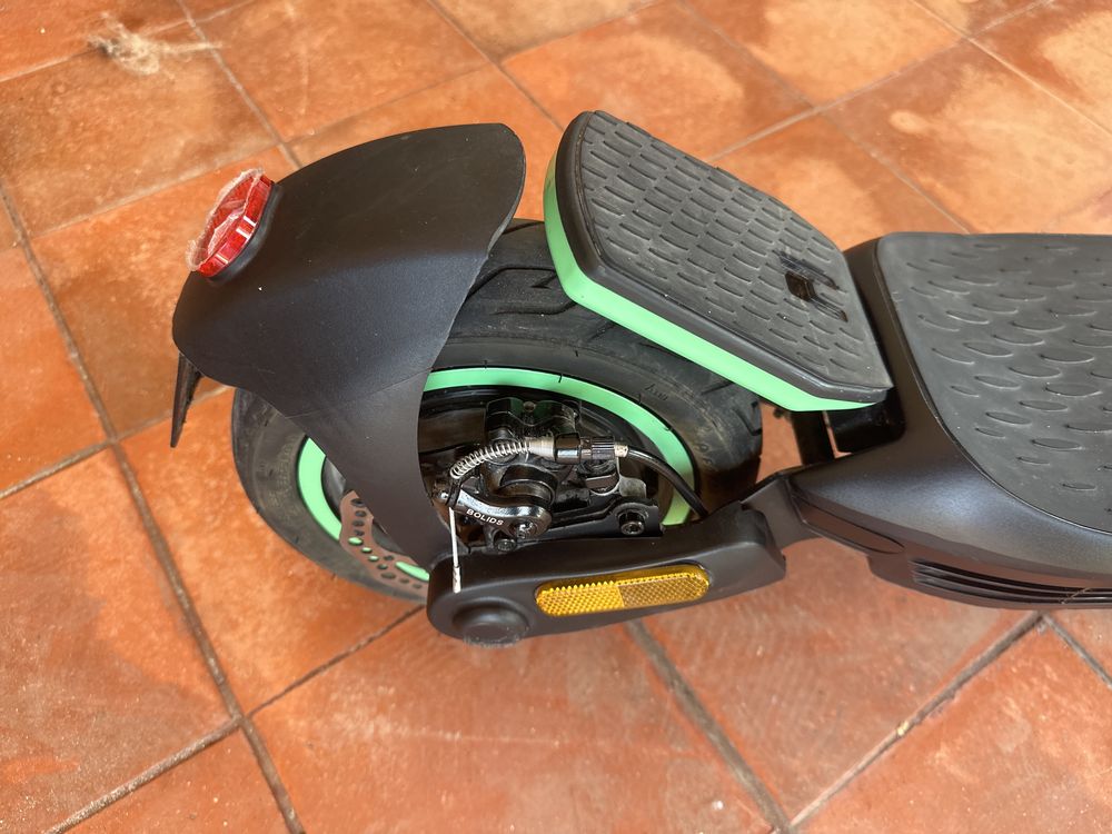 Trotinette novo em perfeito estado está na garantia