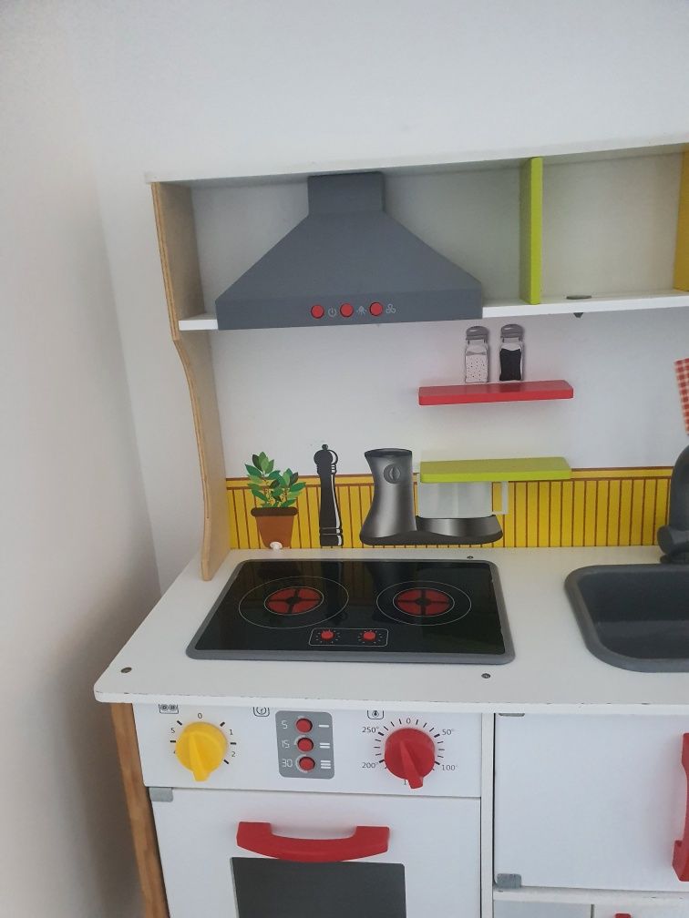 Cozinha de madeira para crianças