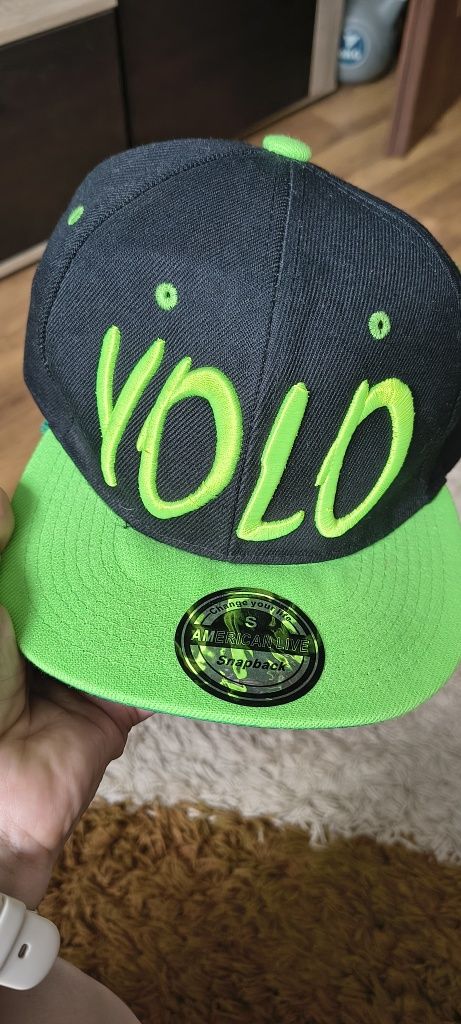 Czapka z daszkiem YOLO