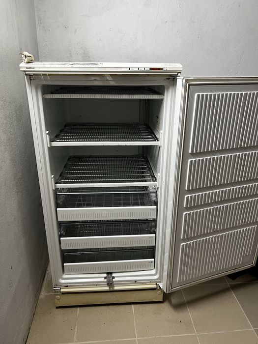 Продам морозильну камеру
