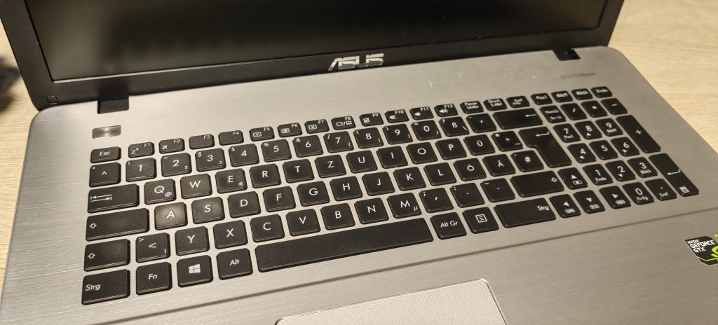 Ноутбук Asus F751L/i5-4005U/Ram No/HDD No/Дефект