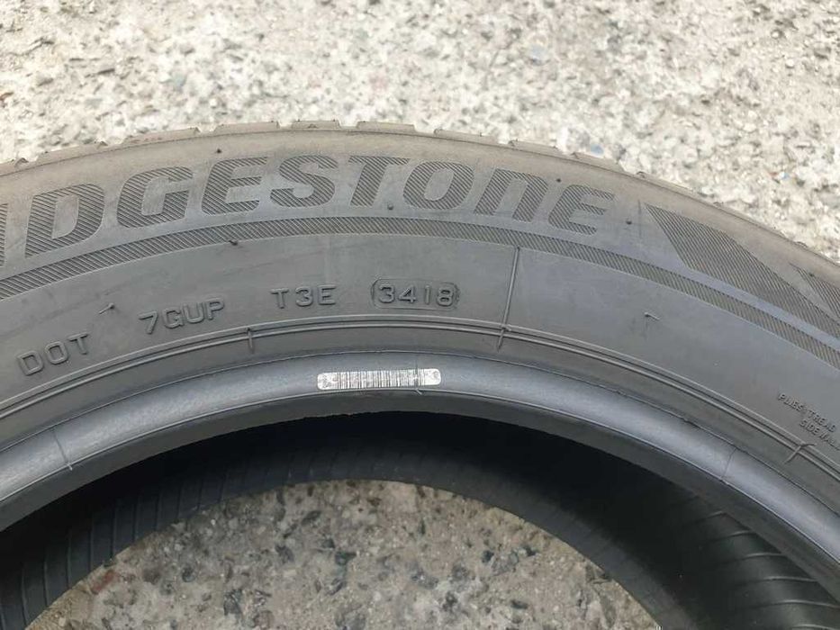 225/55 R17 97H Bridgestone BlizzakLm001 зима 2штуки протектор 5.5-6 мм