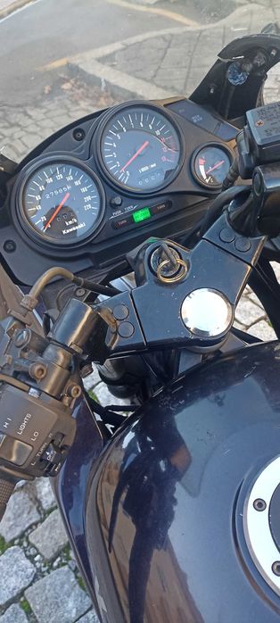 Kawasaki GPZ 500S (Mota do filme "Top Gun")