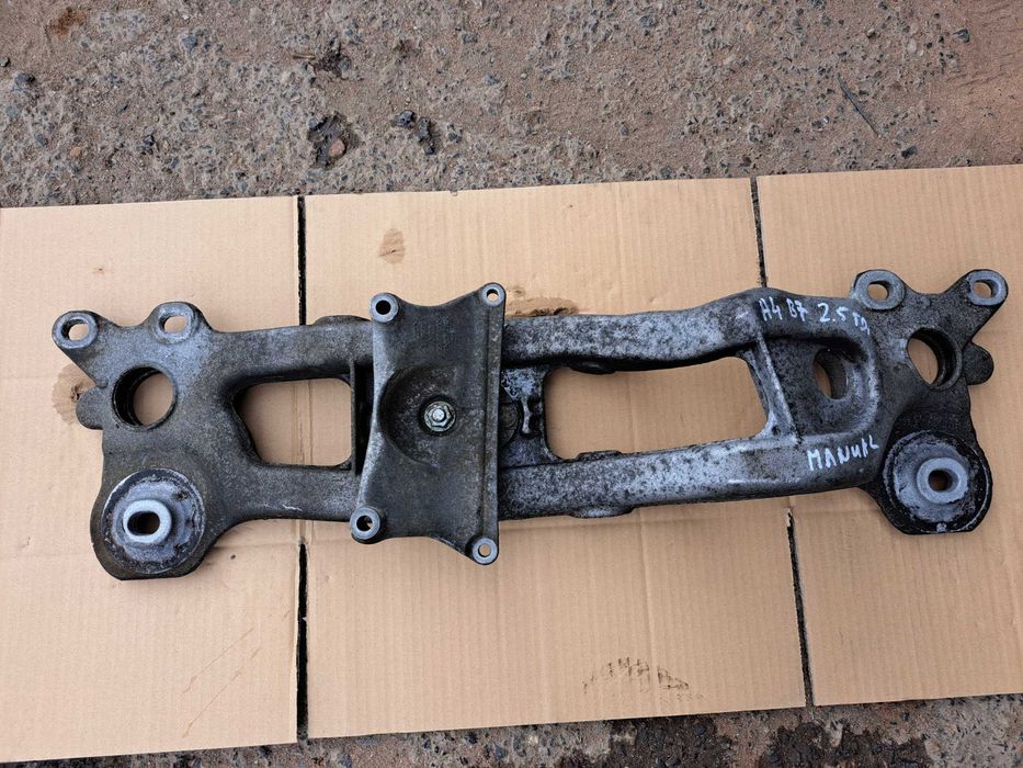 Łapa poduszka podpora skrzyni biegów Audi A4 B7 2.5 tdi manual