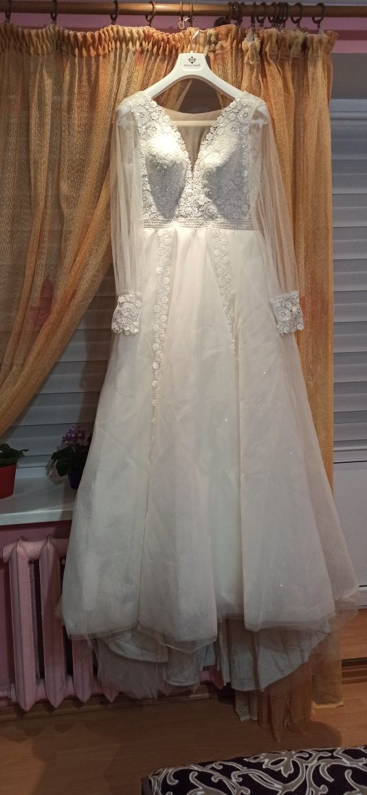 Весільне плаття  з шлейфом