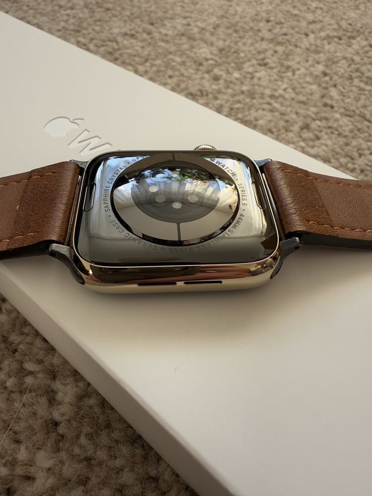 Apple Watch Series 6 44mm Stainless Steel Gold.