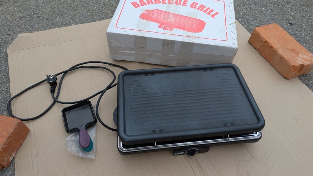 Електричний барбекю-гриль Quigg, 1200 Вт