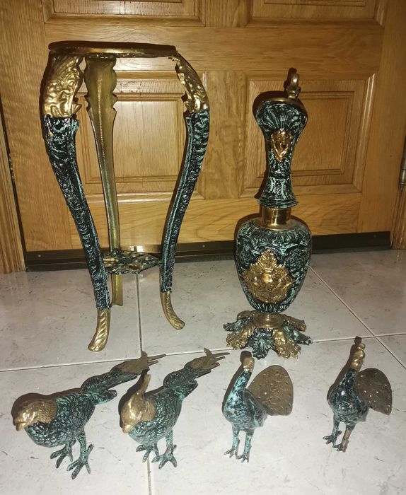 Peças decorativas - Suporte com Jarro e pavões em Metal