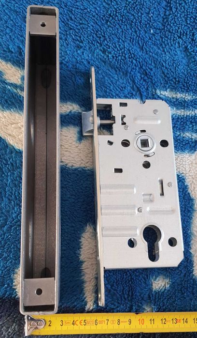 Zamek w stalowej kasecie okazja tanio