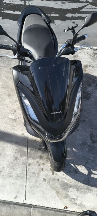 PCX 2022 com 33260 km em muito bom estado , guardada em garagem.