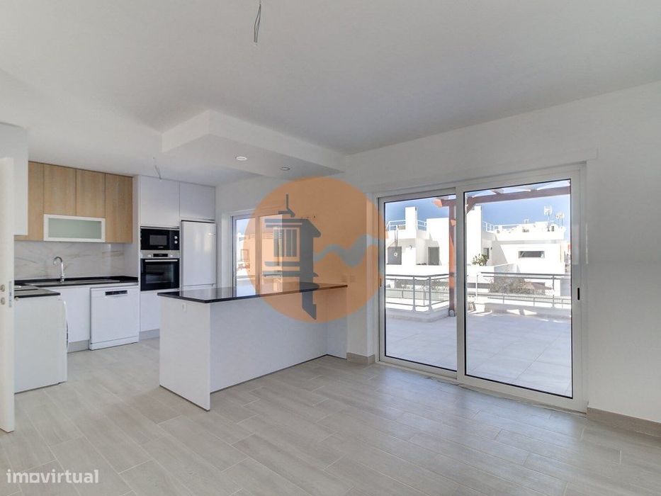 T1+3 Duplex com Garagem e Acesso Direto à Praia - Manta Rota