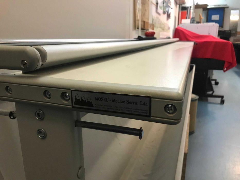 HP T2500 Plotter + 2.5m Cutting Guillotine64172214309378123