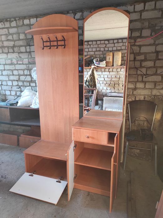 Продам прихожу (1500 за секцію)