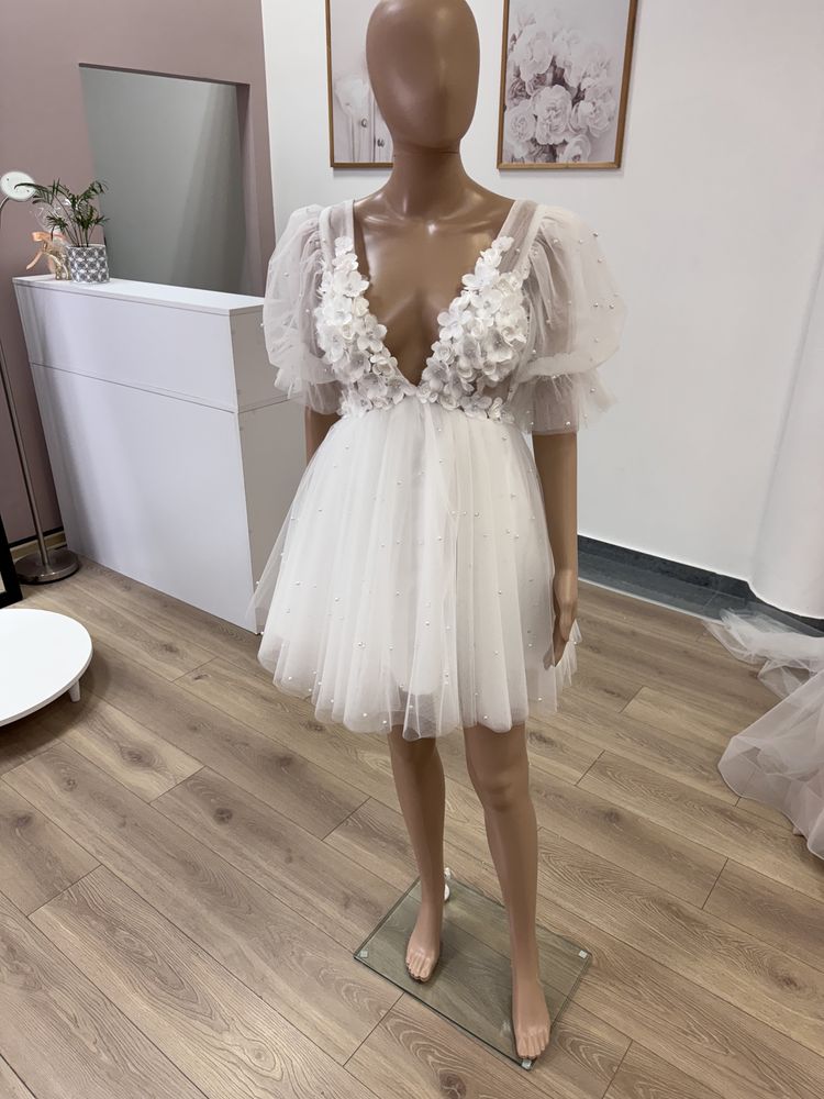Nowa piękna krótka suknia ślubna mini xs/s z kwiatami 3D perełki bufka