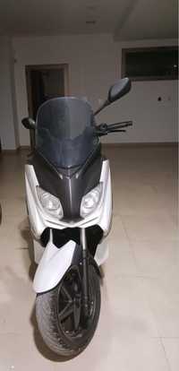 Yamaha X-max 125