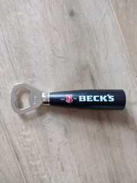 Elegancki otwieracz do piwa Becks