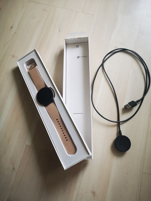 Samsung Galaxy watch z ładowarką