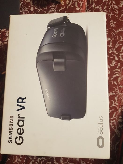 Очки виртуальной реальности Samsung Gear VR (почти новые)