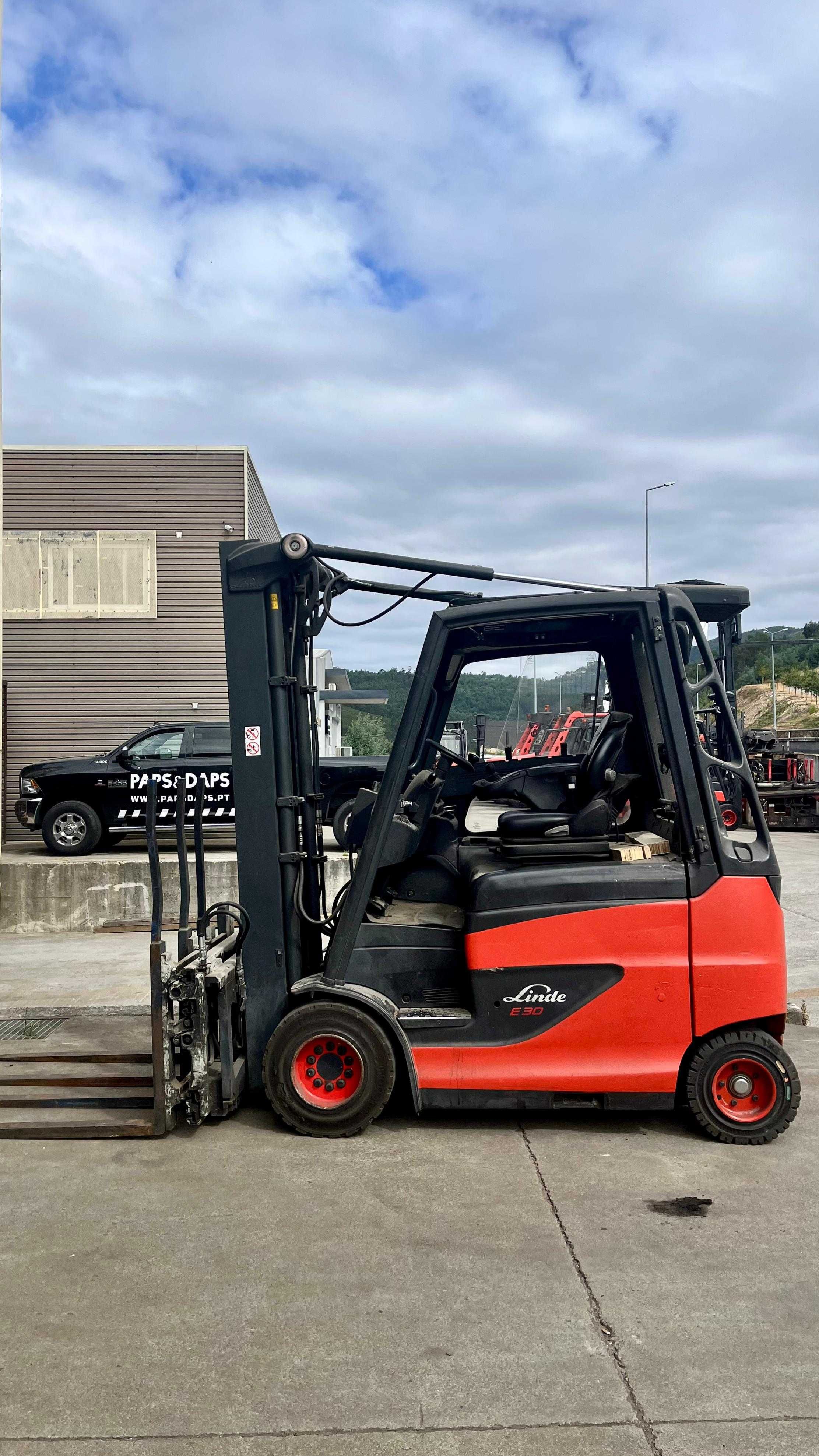 Empilhador elétrico Linde de E30 - 3000 kg