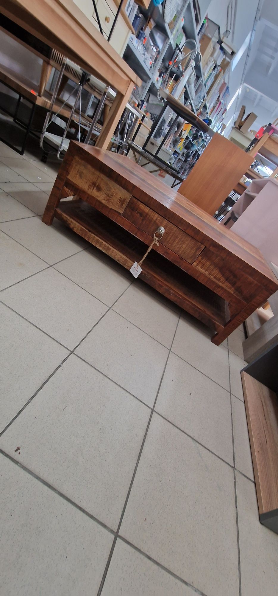 Piękny drewniany stolik wolfmobel